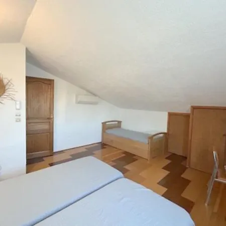Maison Familiale - Village - Parking - - 2 Minutes 10aljof25