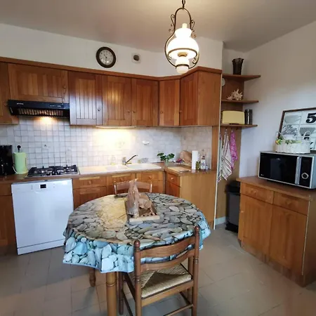 Villa Maison Familiale - Village - Parking - - 2 Minutes 10aljof25 *